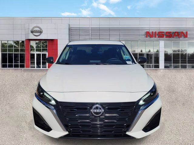 2025 Glacier White Nissan Altima 2.5 SV FWD Sedan