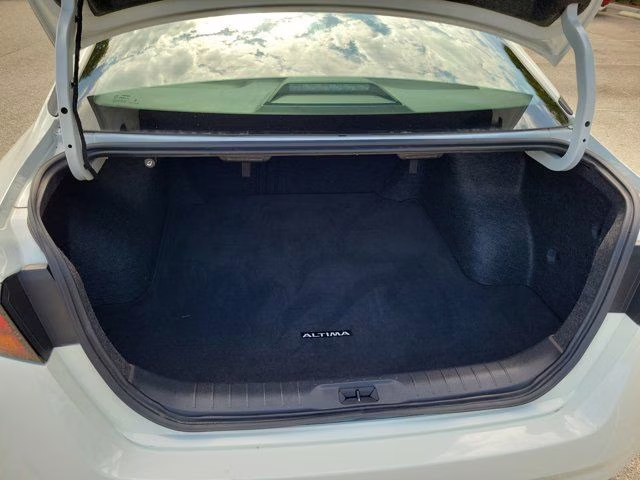 2025 Glacier White Nissan Altima 2.5 SV FWD Sedan