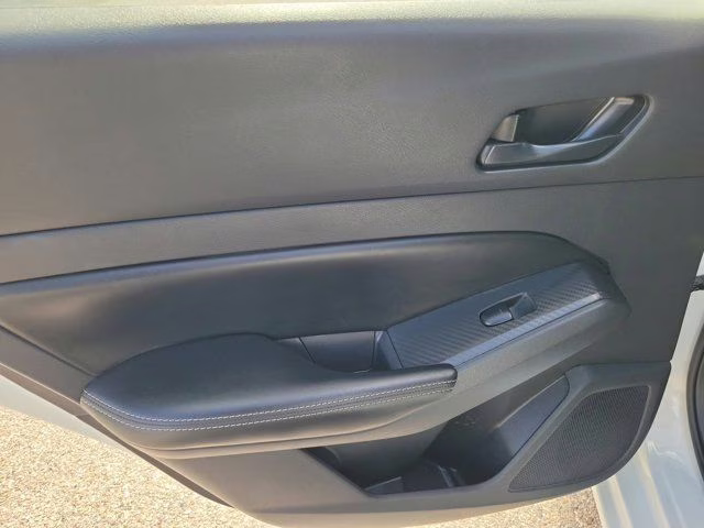 2025 Glacier White Nissan Altima 2.5 SV FWD Sedan