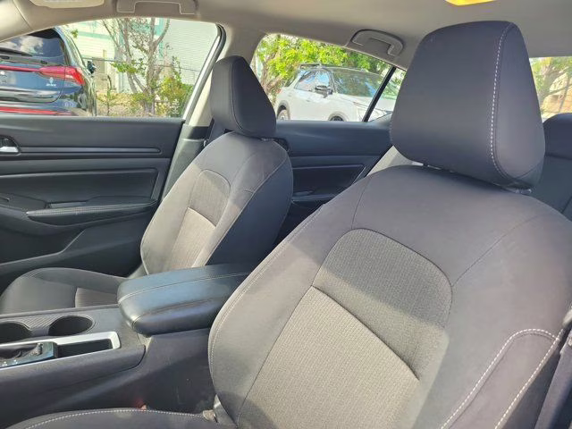 2025 Glacier White Nissan Altima 2.5 SV FWD Sedan