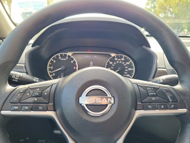 2025 Glacier White Nissan Altima 2.5 SV FWD Sedan