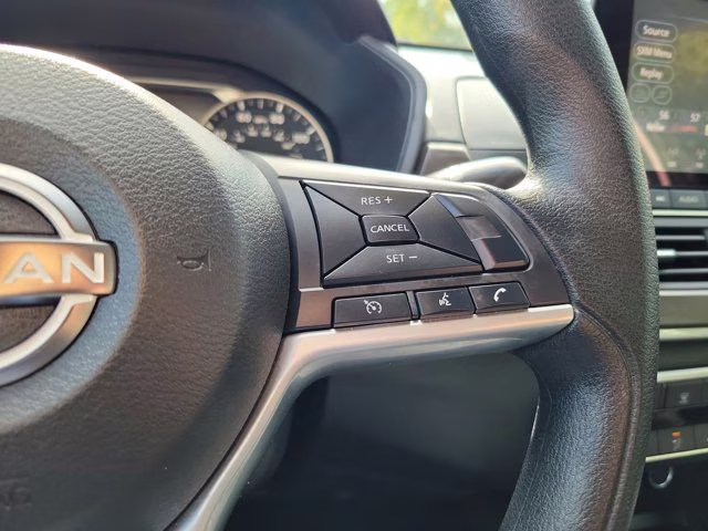 2025 Glacier White Nissan Altima 2.5 SV FWD Sedan