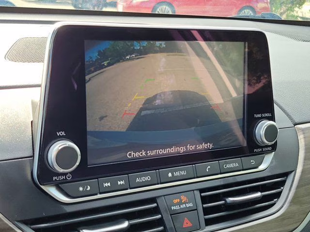 2025 Glacier White Nissan Altima 2.5 SV FWD Sedan