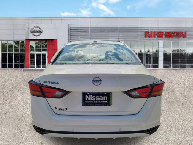 2025 Glacier White Nissan Altima 2.5 SV FWD Sedan