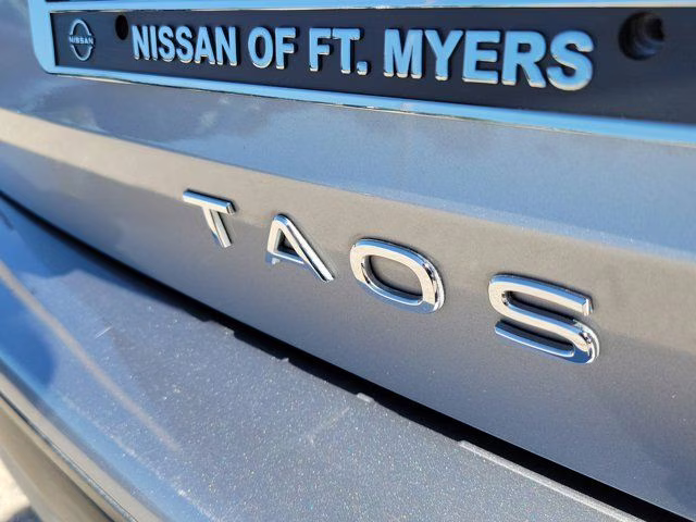 2025 Silver Volkswagen Taos 1.5T SE FWD SUV