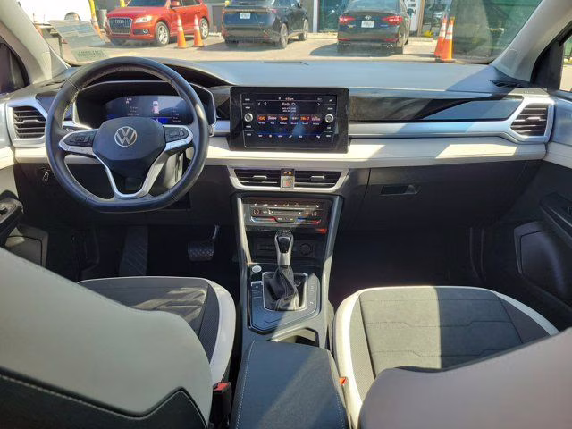 2025 Silver Volkswagen Taos 1.5T SE FWD SUV