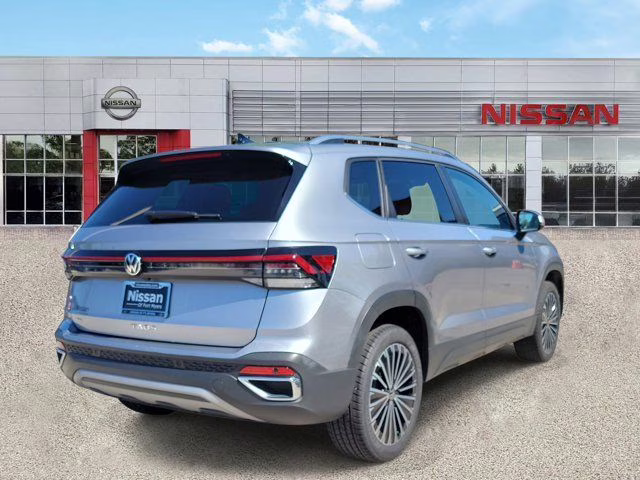 2025 Silver Volkswagen Taos 1.5T SE FWD SUV