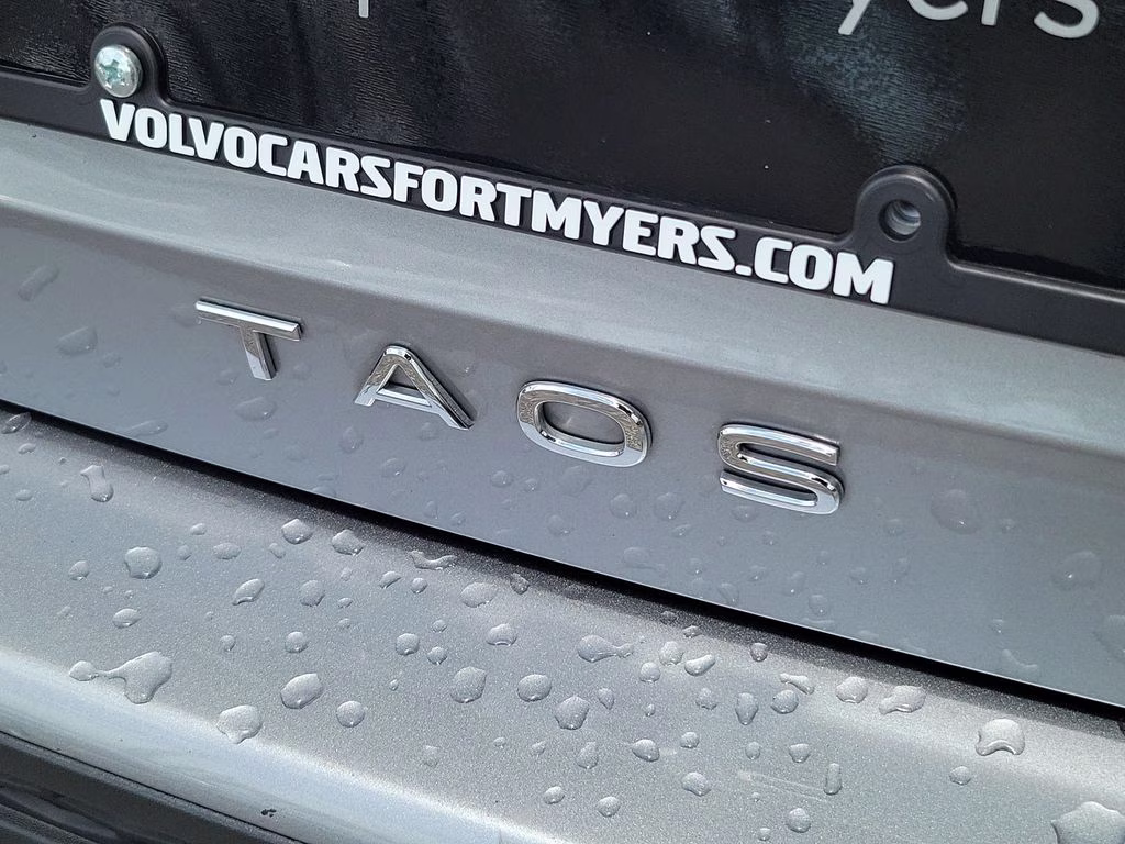 2025 Pyrite Silver Metallic Volkswagen Taos SE FWD SUV