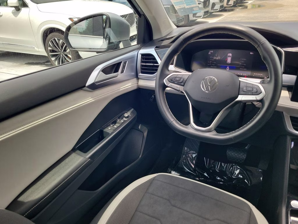 2025 Pyrite Silver Metallic Volkswagen Taos SE FWD SUV