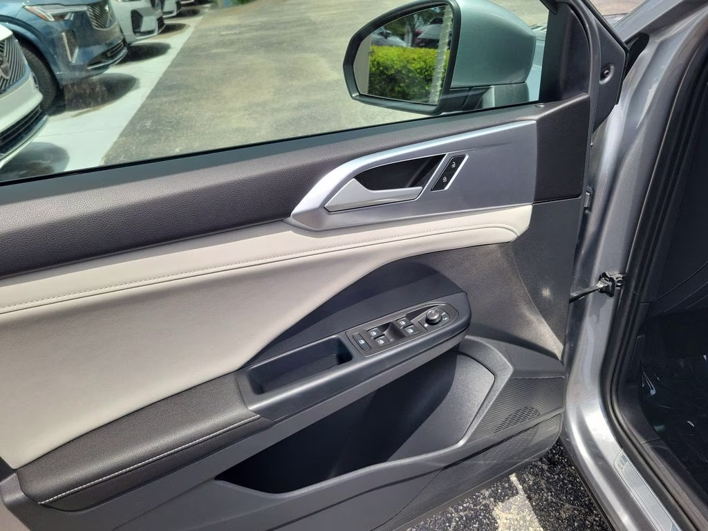 2025 Pyrite Silver Metallic Volkswagen Taos SE FWD SUV