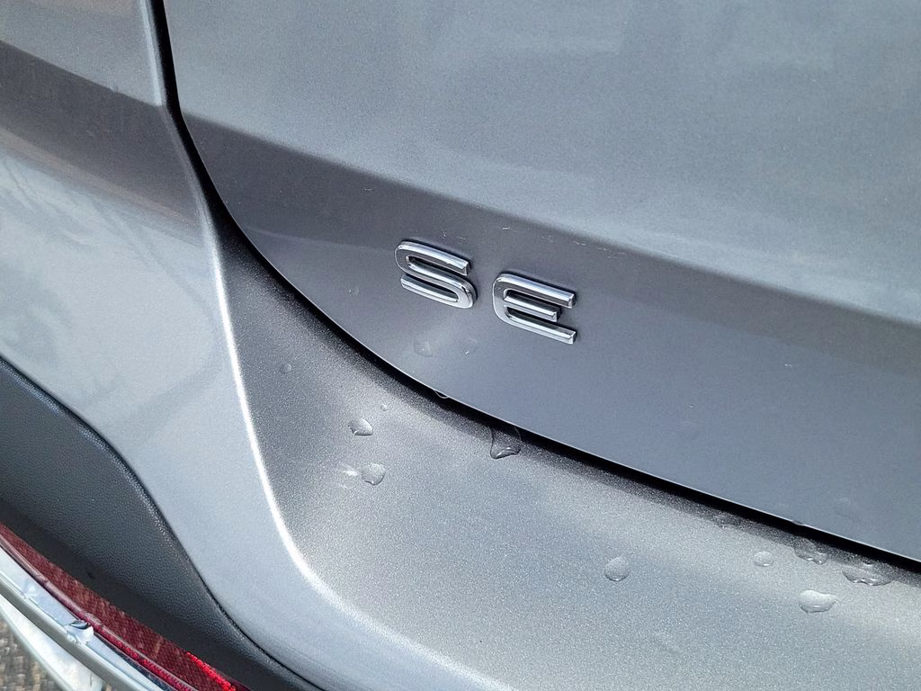 2025 Pyrite Silver Metallic Volkswagen Taos SE FWD SUV