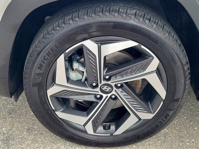 2024 Shimmering Silver Hyundai Tucson Limited AWD SUV