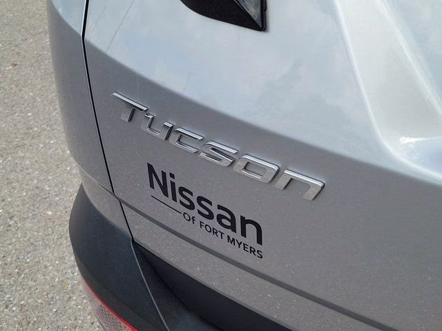 2024 Shimmering Silver Hyundai Tucson Limited AWD SUV