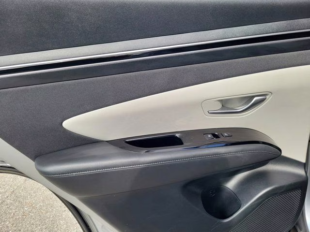 2024 Shimmering Silver Hyundai Tucson Limited AWD SUV