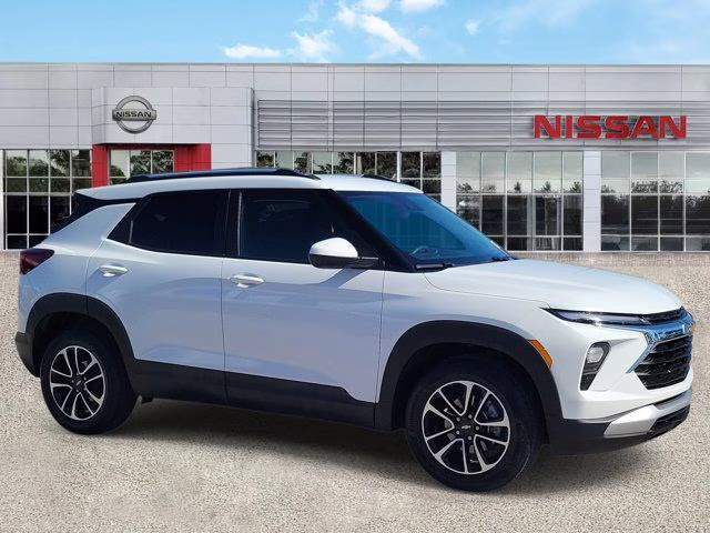 2025 Summit White Chevrolet Trailblazer LT FWD SUV