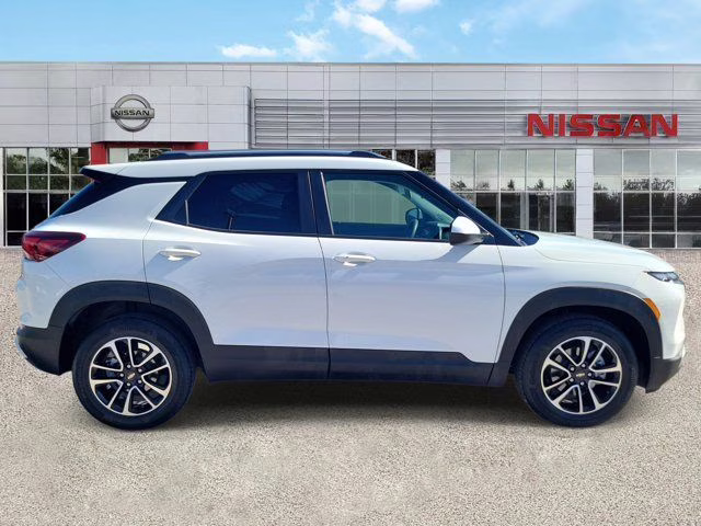 2025 Summit White Chevrolet Trailblazer LT FWD SUV