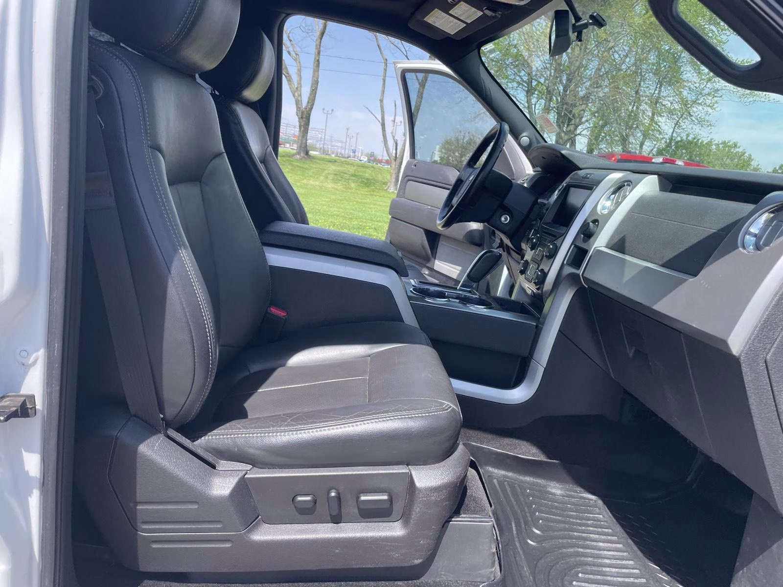 2014 Oxford White Ford F-150 FX4 4X4 Truck
