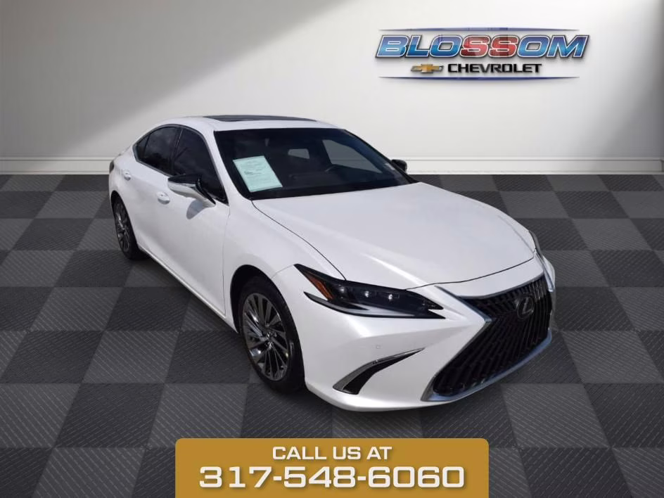 2024 White Pearl Lexus ES 300h Ultra Luxury FWD Sedan