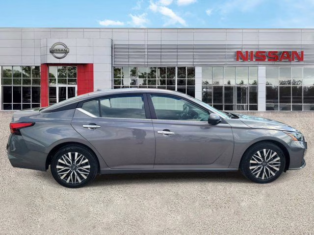 2025 Gun Metallic Nissan Altima 2.5 SV FWD Sedan