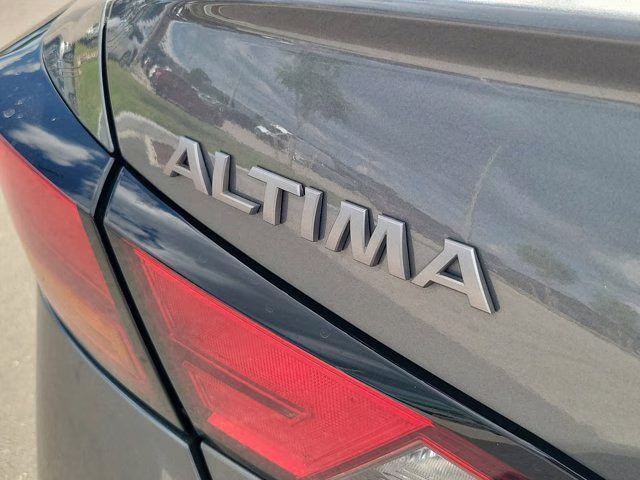 2025 Gun Metallic Nissan Altima 2.5 SV FWD Sedan
