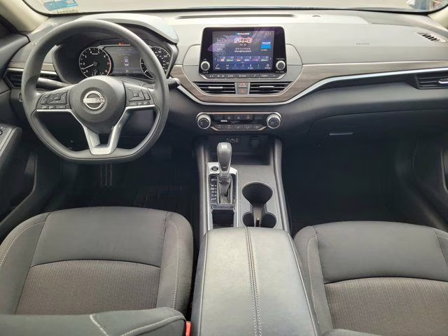 2025 Gun Metallic Nissan Altima 2.5 SV FWD Sedan