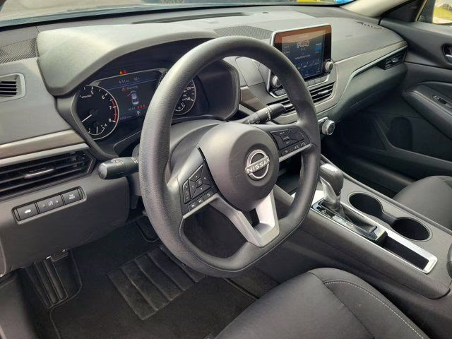 2025 Gun Metallic Nissan Altima 2.5 SV FWD Sedan