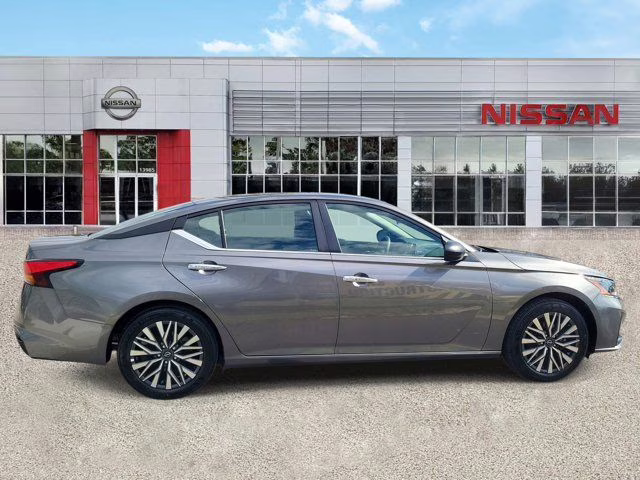 2025 Gun Metallic Nissan Altima 2.5 SV FWD Sedan