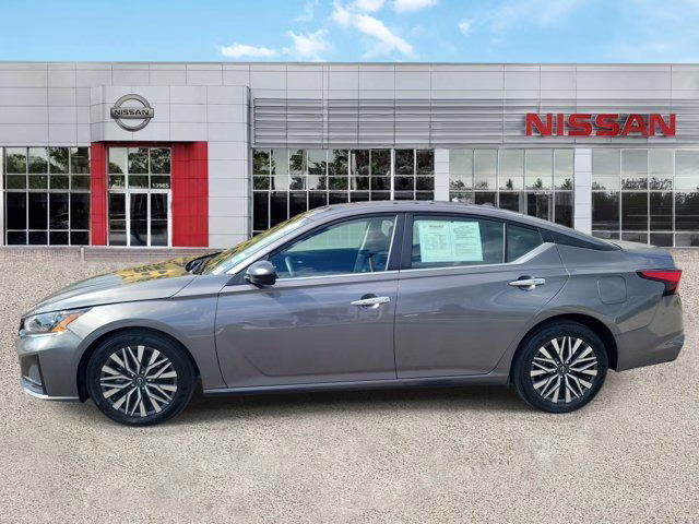 2025 Gun Metallic Nissan Altima 2.5 SV FWD Sedan