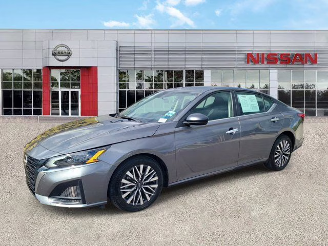 2025 Gun Metallic Nissan Altima 2.5 SV FWD Sedan