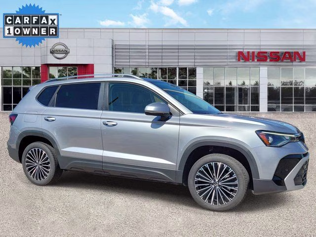 2025 Silver Volkswagen Taos 1.5T SE FWD SUV