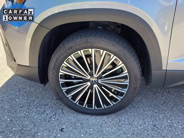 2025 Silver Volkswagen Taos 1.5T SE FWD SUV