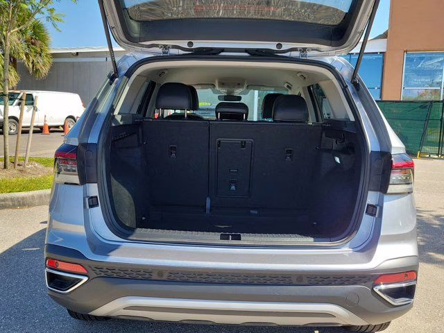 2025 Silver Volkswagen Taos 1.5T SE FWD SUV