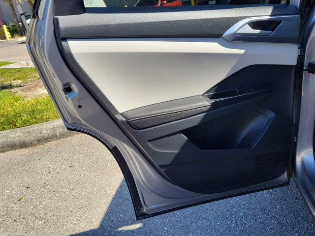 2025 Silver Volkswagen Taos 1.5T SE FWD SUV