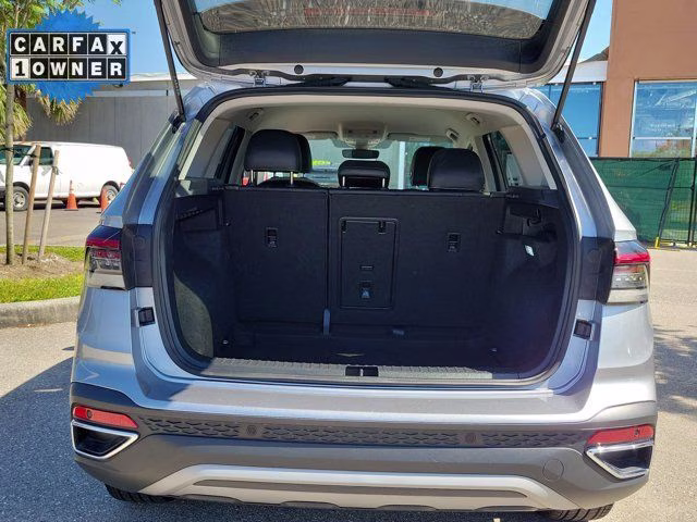 2025 Silver Volkswagen Taos 1.5T SE FWD SUV