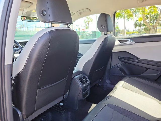 2025 Silver Volkswagen Taos 1.5T SE FWD SUV