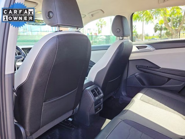 2025 Silver Volkswagen Taos 1.5T SE FWD SUV