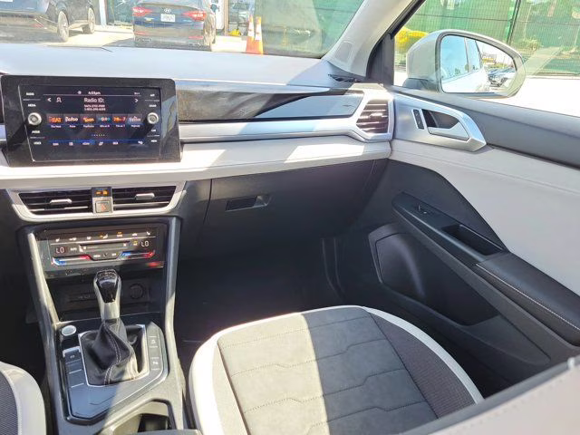 2025 Silver Volkswagen Taos 1.5T SE FWD SUV