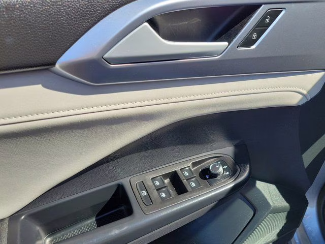 2025 Silver Volkswagen Taos 1.5T SE FWD SUV