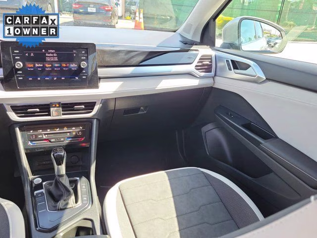 2025 Silver Volkswagen Taos 1.5T SE FWD SUV