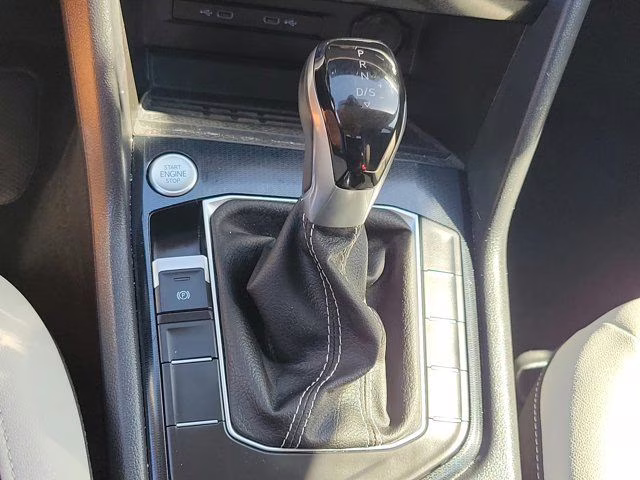 2025 Silver Volkswagen Taos 1.5T SE FWD SUV