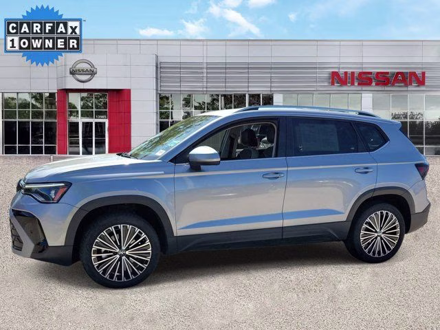 2025 Silver Volkswagen Taos 1.5T SE FWD SUV
