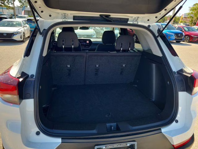 2025 Summit White Chevrolet Trailblazer LT FWD SUV