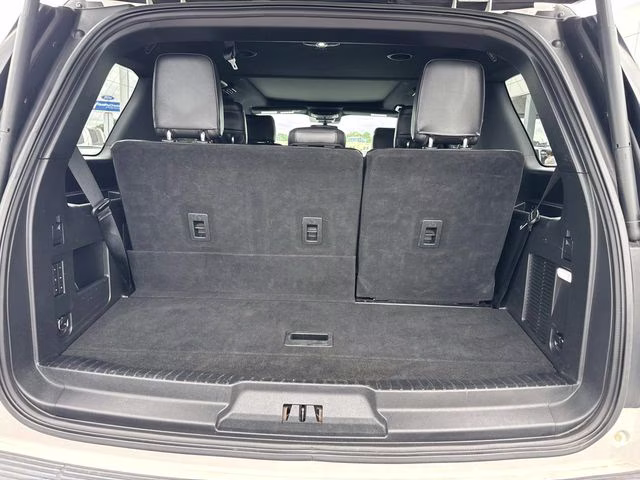 2019 White Platinum Clearcoat Metallic Ford Expedition Limited RWD SUV