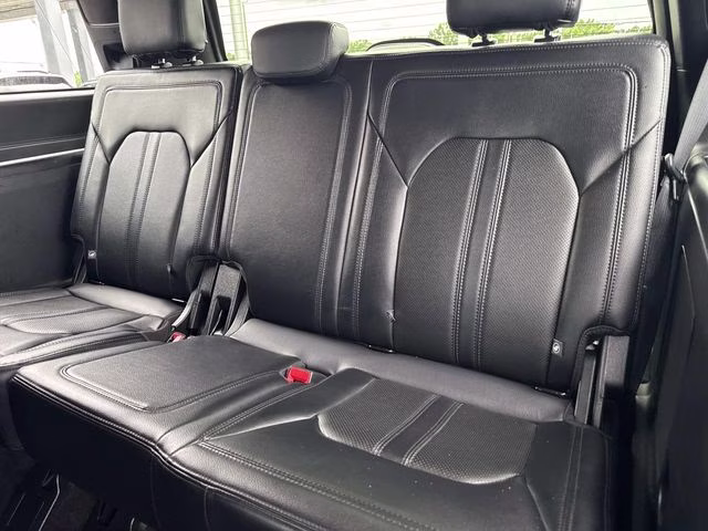 2019 White Platinum Clearcoat Metallic Ford Expedition Limited RWD SUV