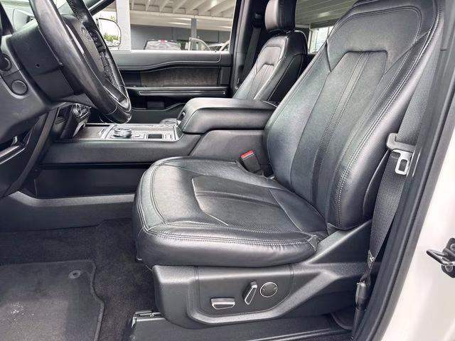 2019 White Platinum Clearcoat Metallic Ford Expedition Limited RWD SUV