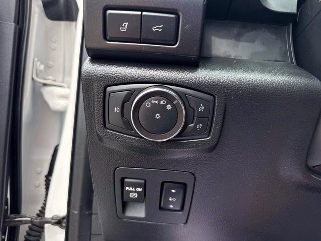 2019 White Platinum Clearcoat Metallic Ford Expedition Limited RWD SUV