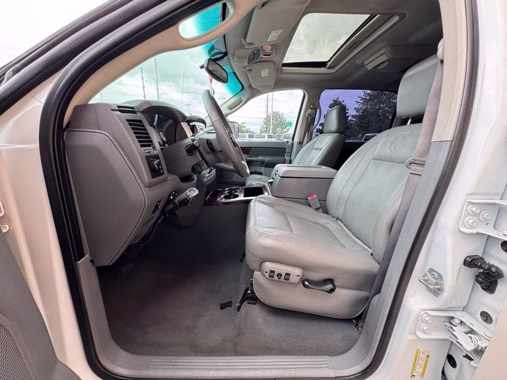 2008 Bright White Clearcoat Dodge Ram 2500 Laramie 4X4 Truck