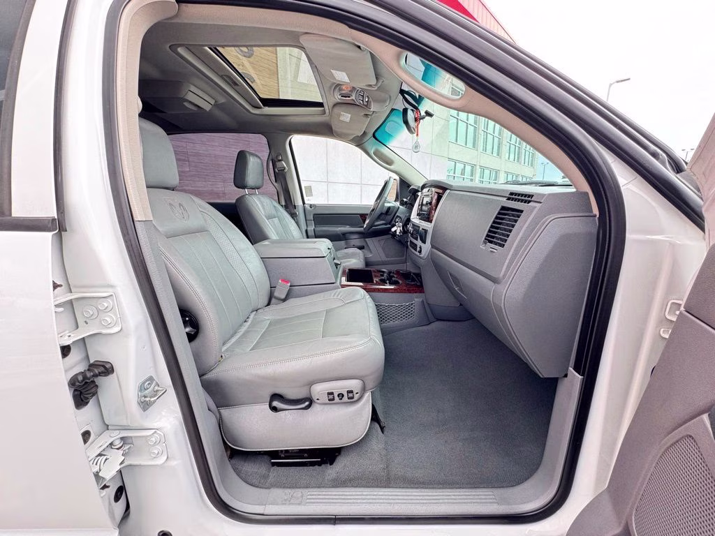 2008 Bright White Clearcoat Dodge Ram 2500 Laramie 4X4 Truck