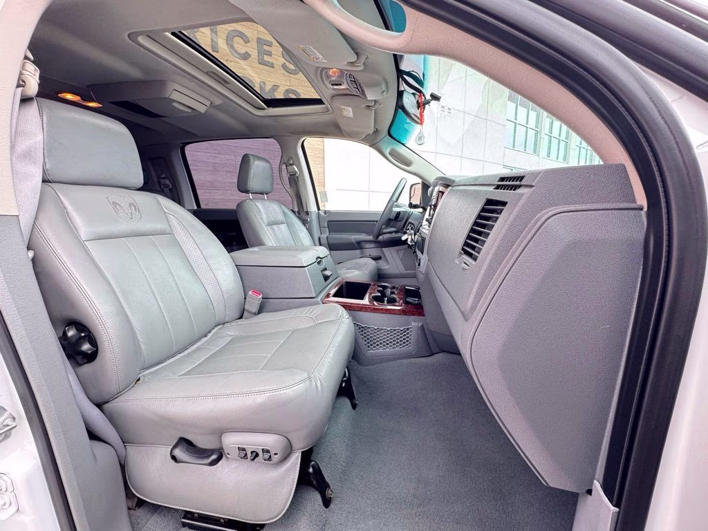 2008 Bright White Clearcoat Dodge Ram 2500 Laramie 4X4 Truck