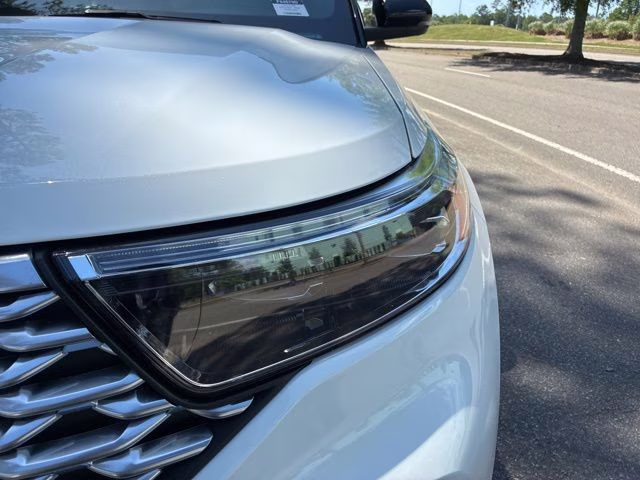 2022 White Metallic Ford Explorer Platinum 4X4 SUV